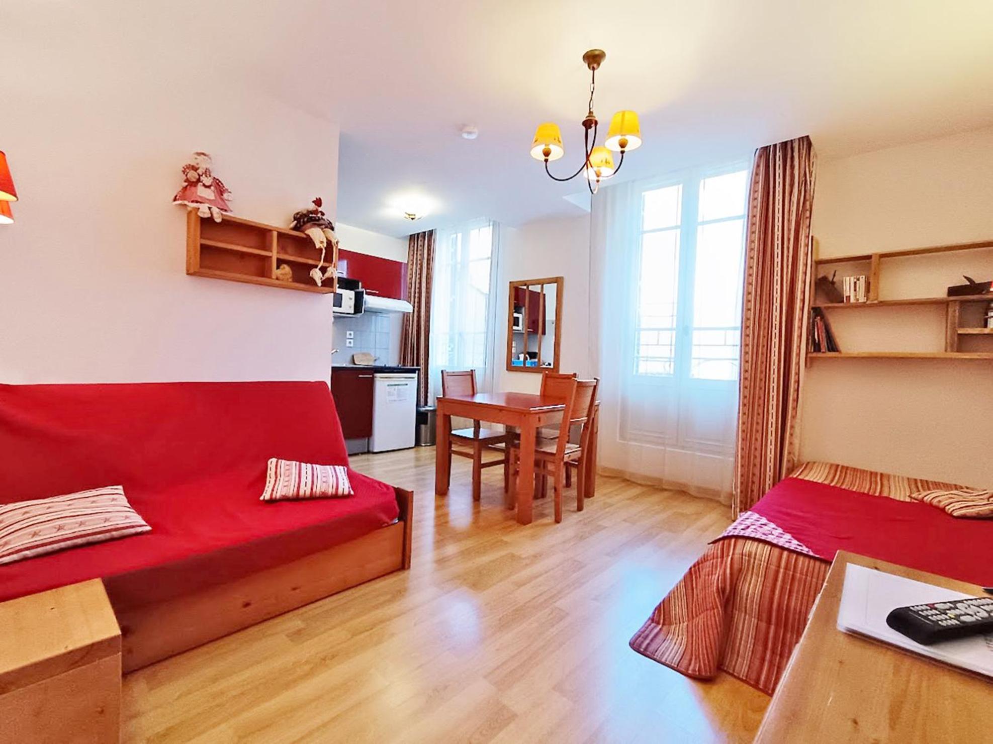Le Bouquetin, Studio, Centre Luchon, Wifi, Casier A Skis, Ascenseur, 3 Personnes Bagnères-de-Luchon Exterior foto
