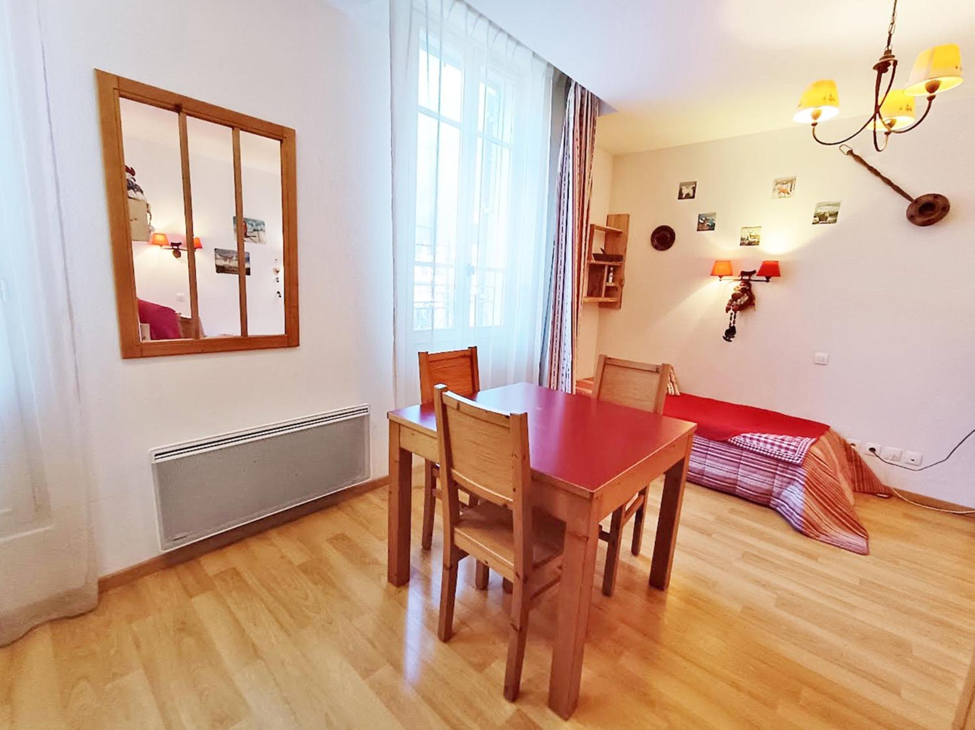 Le Bouquetin, Studio, Centre Luchon, Wifi, Casier A Skis, Ascenseur, 3 Personnes Bagnères-de-Luchon Exterior foto