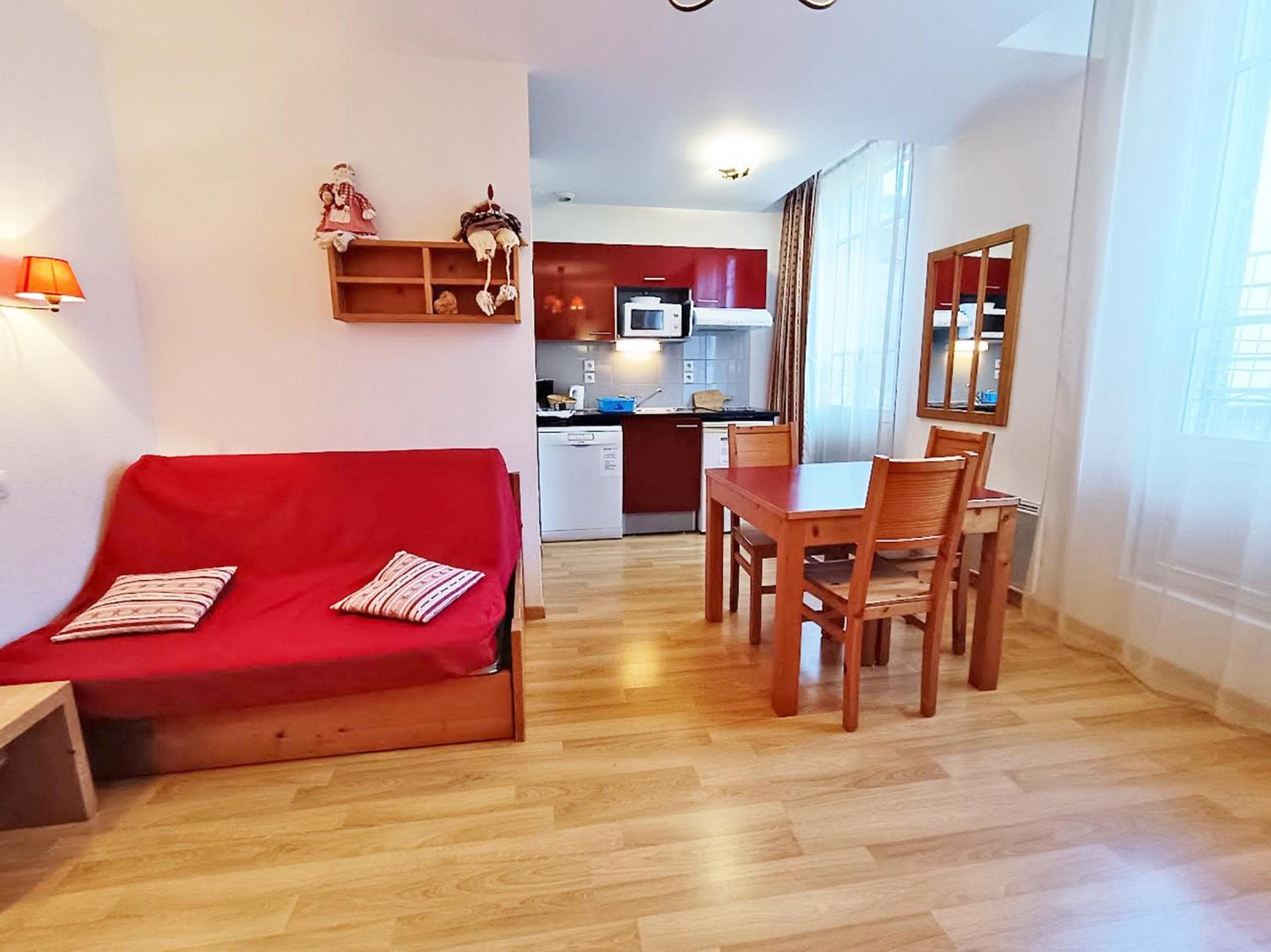 Le Bouquetin, Studio, Centre Luchon, Wifi, Casier A Skis, Ascenseur, 3 Personnes Bagnères-de-Luchon Exterior foto